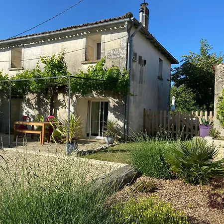 La Maison Des Coteaux Сasa de vacaciones Chadenac