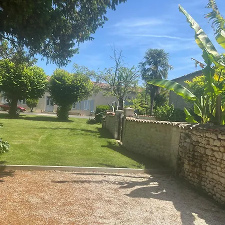 Semesterbostad La Maison Des Coteaux Chadenac